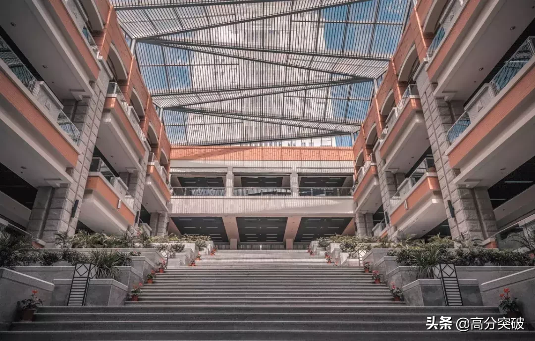 泡一整天都不够！国内那些美炸天的大学图书馆，你去过几个？