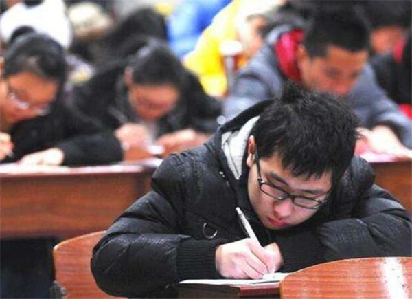 考研出新“门槛”，四六级成“拦路虎”，一类学生或无缘考试