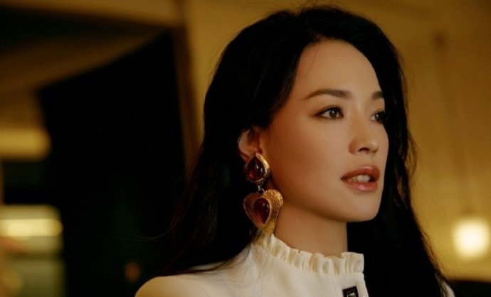 脱下的衣服难穿上！6位一脱成名的女星，无尽的争议下好多已息影