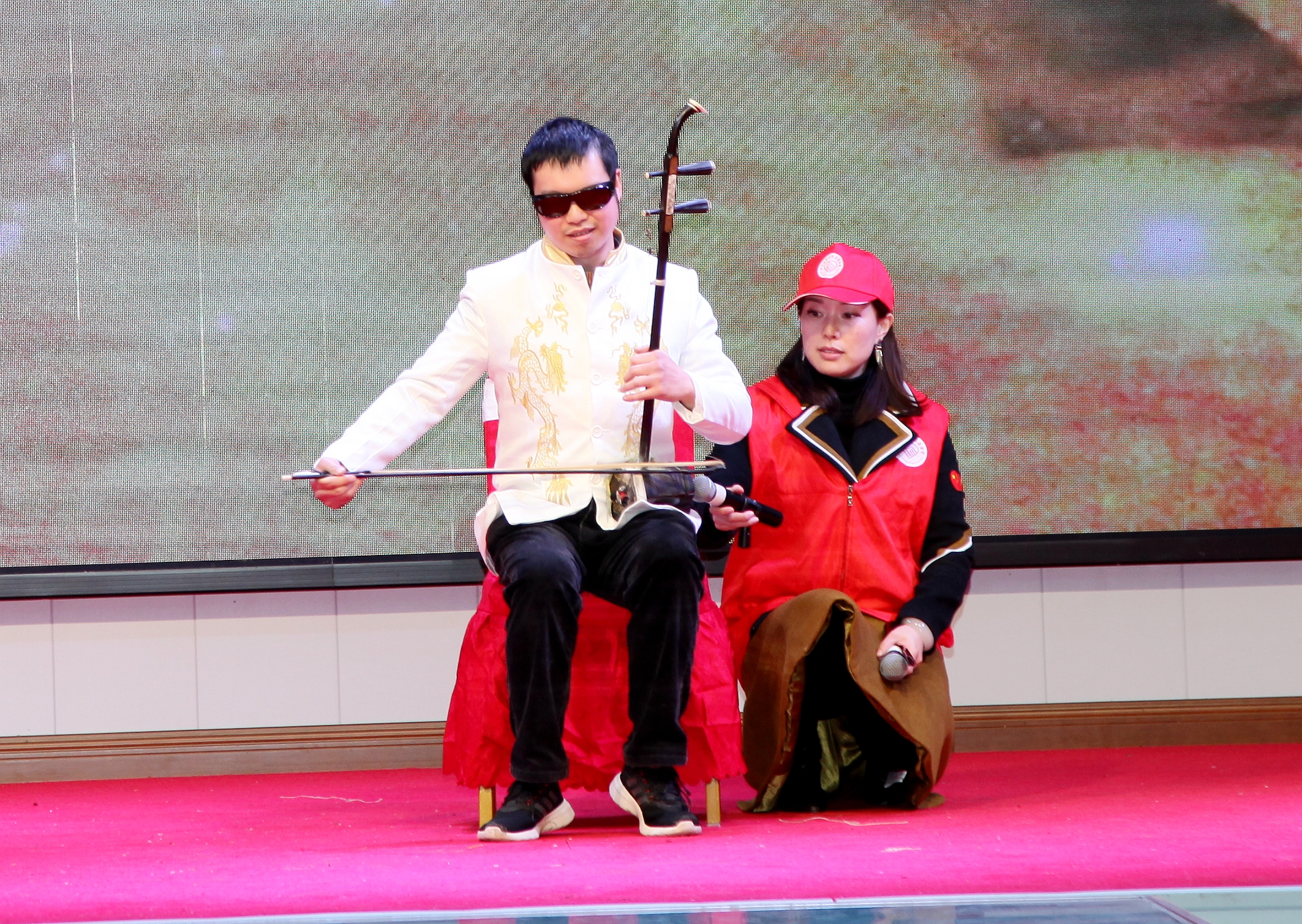 共享蓝天助残公益音乐会在成都举行