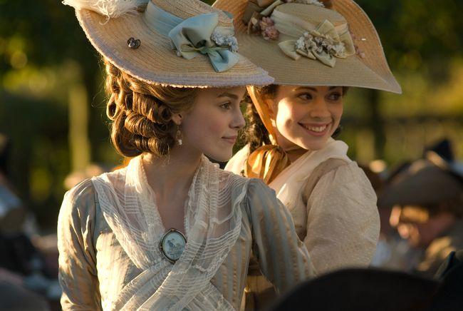 真事改编《公爵夫人》因生不出儿子,被丈夫"教育"活得狼狈不堪