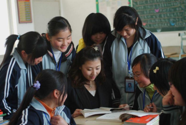 多地中小学现“教师荒”，系统却显示已经超编，在编老师都去哪了