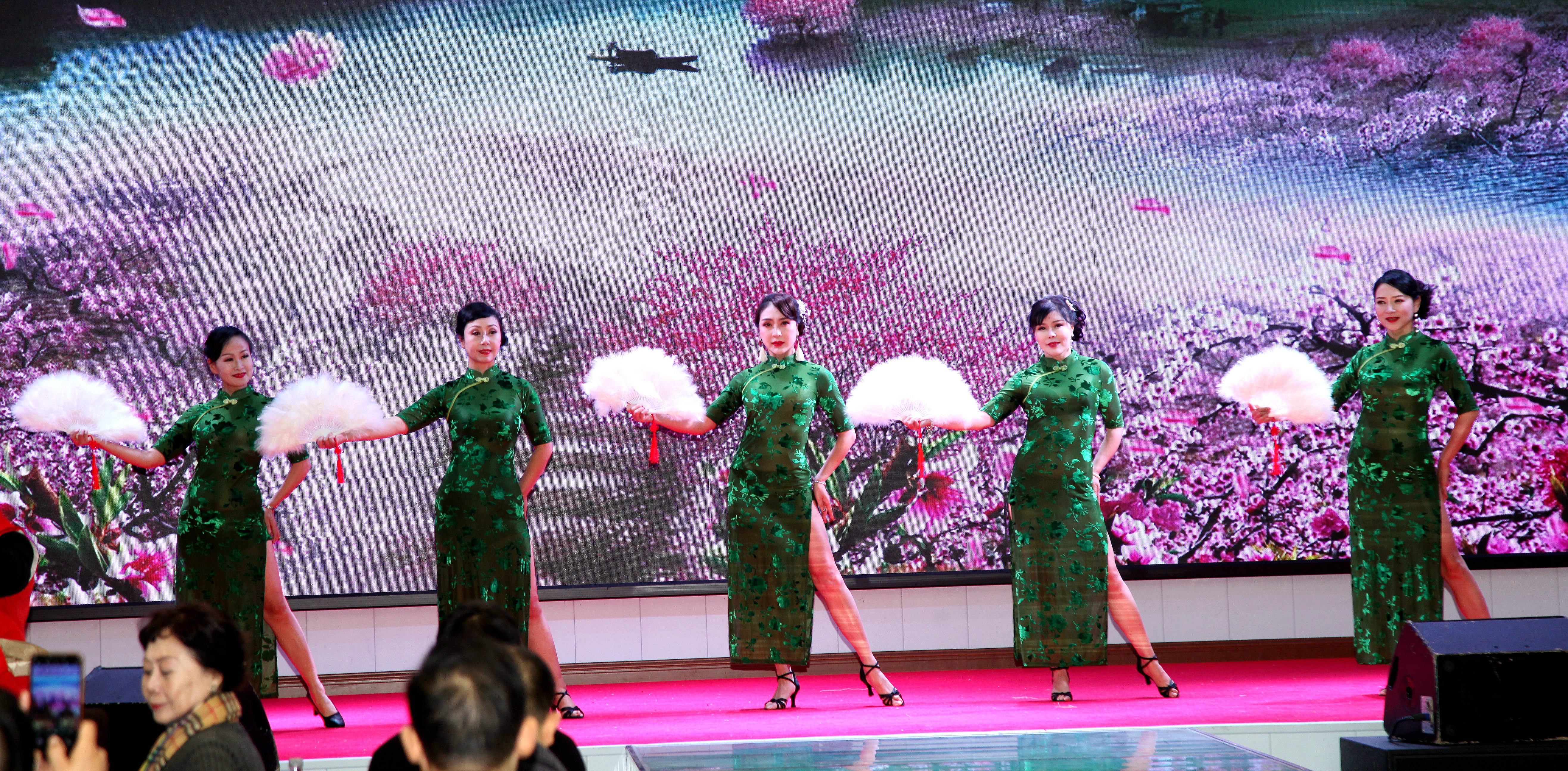 共享蓝天助残公益音乐会在成都举行