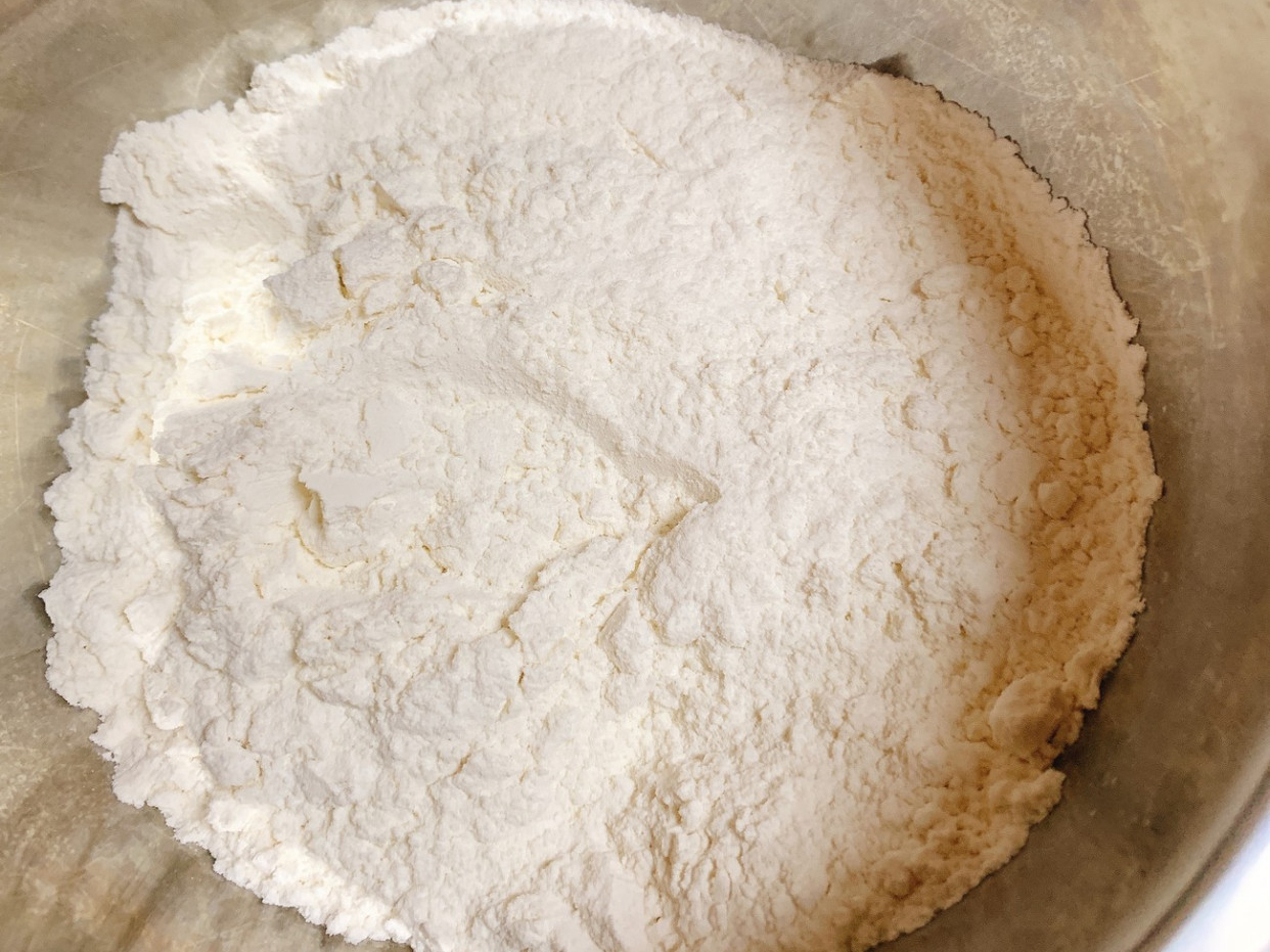 凉了也不硬的葱花饼做法，酥脆可口，葱香味浓郁，大人孩子都爱吃