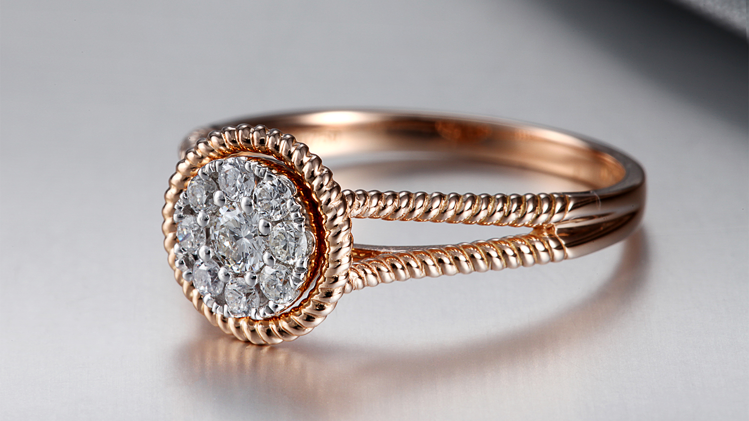 时尚饰品主流18K金会变色吗？