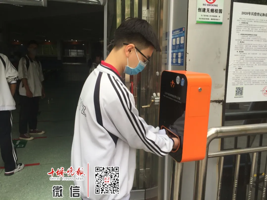 今天开学！刚刚在十堰这些学校拍下，这一幕等了太久