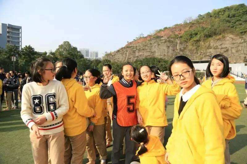 厉害了！超过一本分数线226分！重庆高考第一名是女生，总分726分