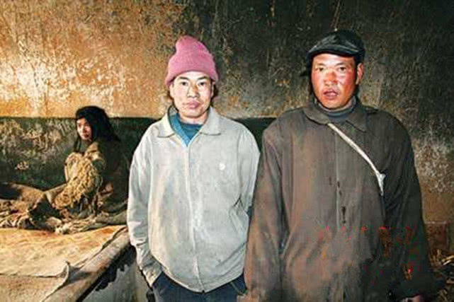 妙龄少女被4次拐卖后，被关窑洞6年精神失常，获救后不识亲人