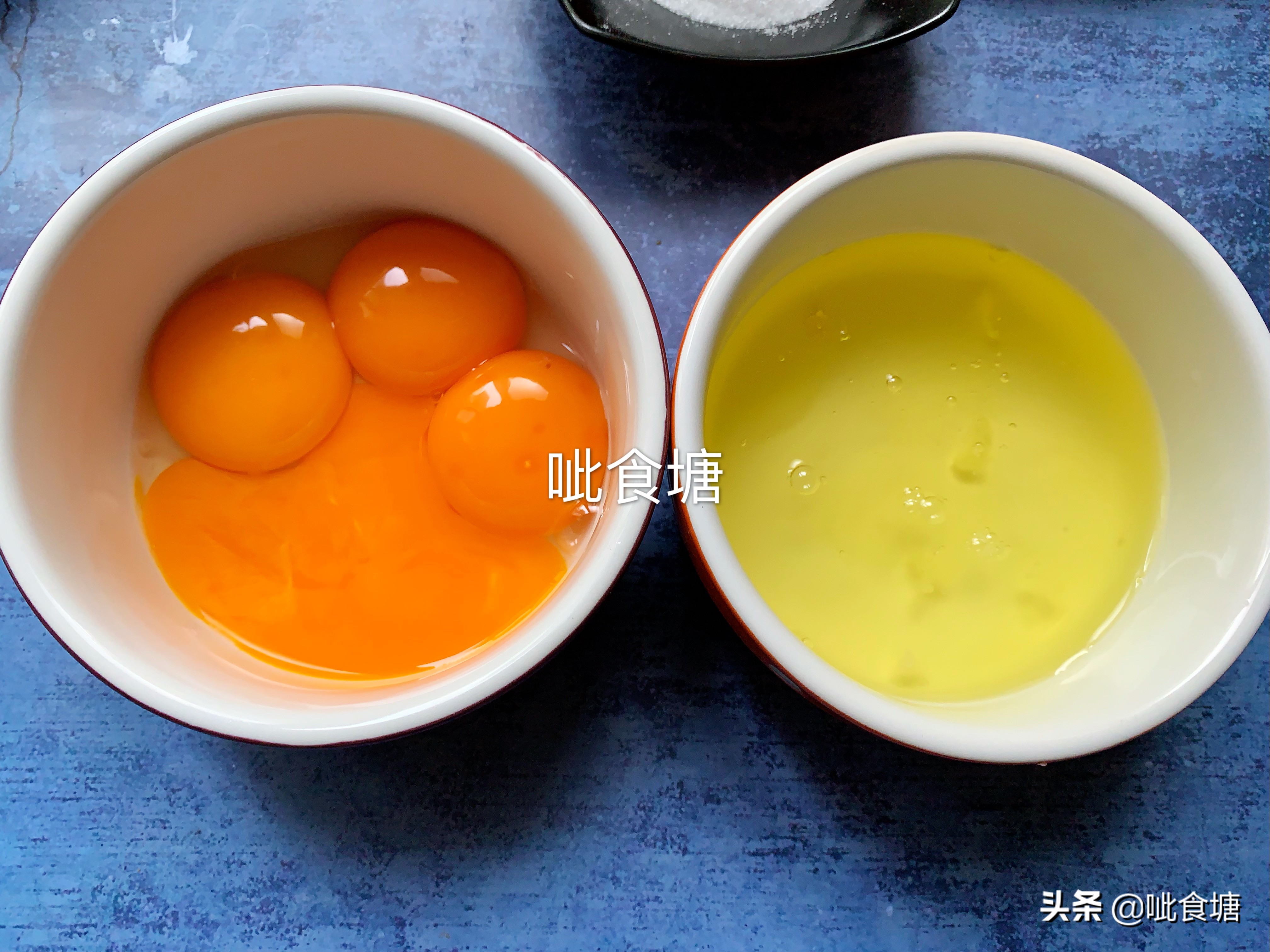 电饭煲做蛋糕，不回缩不开裂，做法简单又松软，实用技巧全在这里