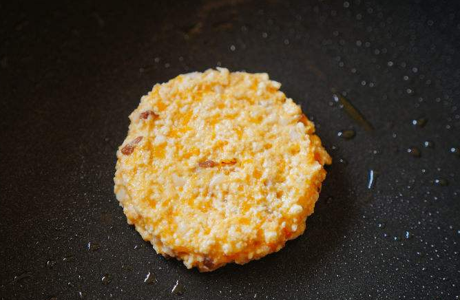 美味的青口，鲜香十足，和番茄一起焖制，汤汁浓稠，下饭美食