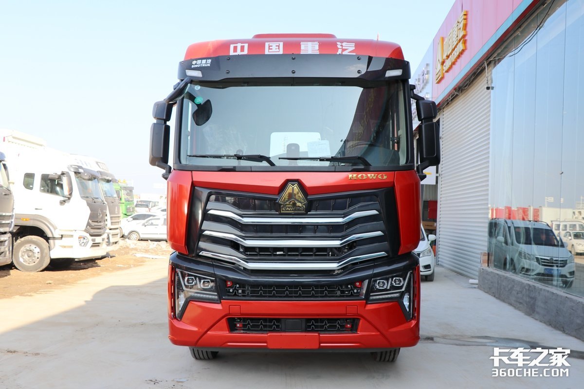 480马力潍柴机配12挡箱，实拍全新重汽豪沃MAX牵引车
