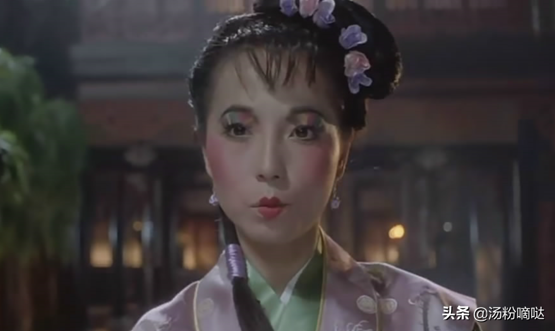 化浓妆毁形象，戴假牙演戏，女演员为了“丑”可以去到什么程度？