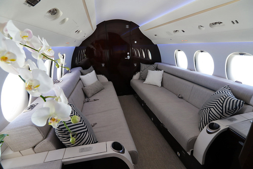 私人飞机猎鹰8x,51000英尺高空的完美体验!