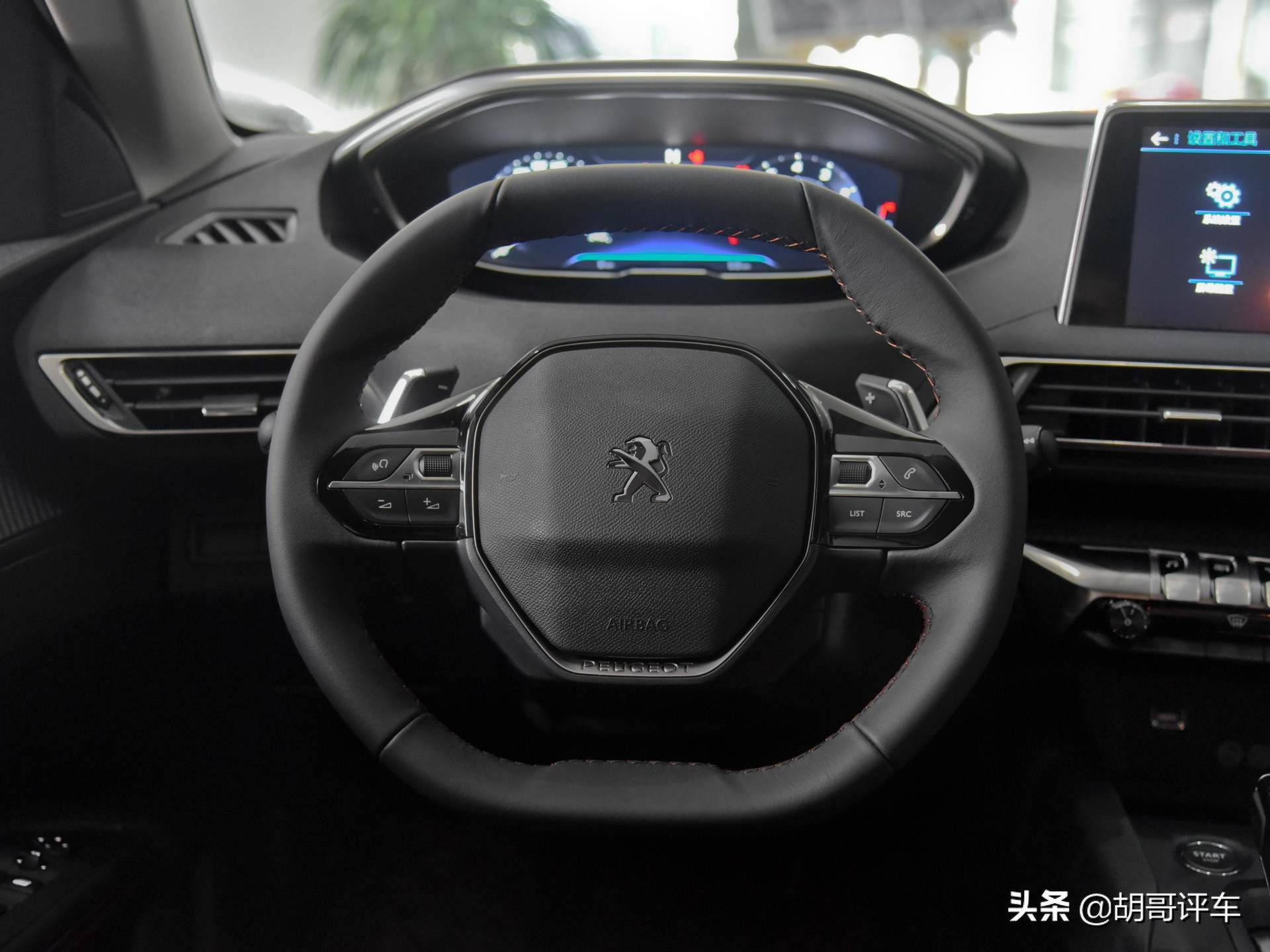 开着坐着都舒服的合资SUV，油耗6.2L，实拍标致4008