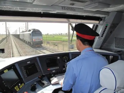 铁路类有啥好专业？有5个毕业就能拿“铁饭碗”，中等生很吃香