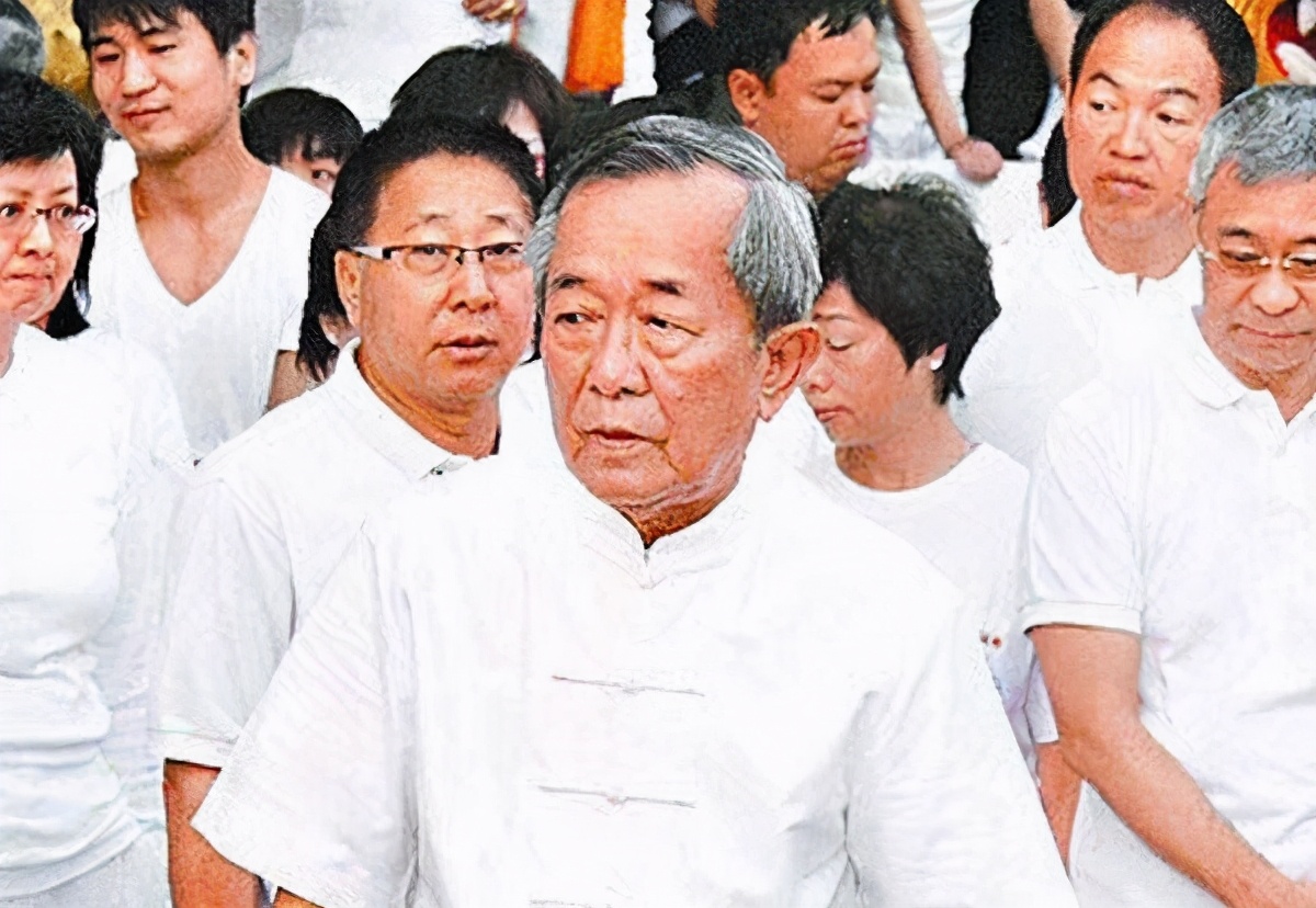 白龙王预言范冰冰前世是什么(信徒遍布整个香港娱乐圈,风靡新马港台的