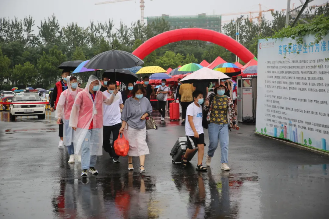 迎新｜山东工程职大一见倾“新”，满心欢喜，“雨”见最美的你