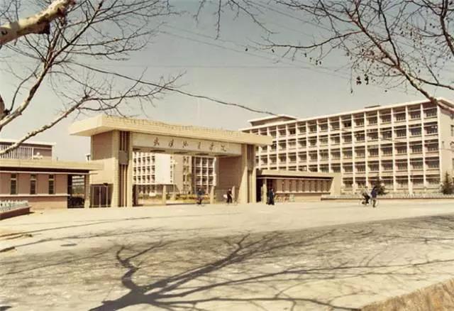 邓小平关怀、温家宝题名，继承清华、北大学科基因，北京这所大学厉害了！