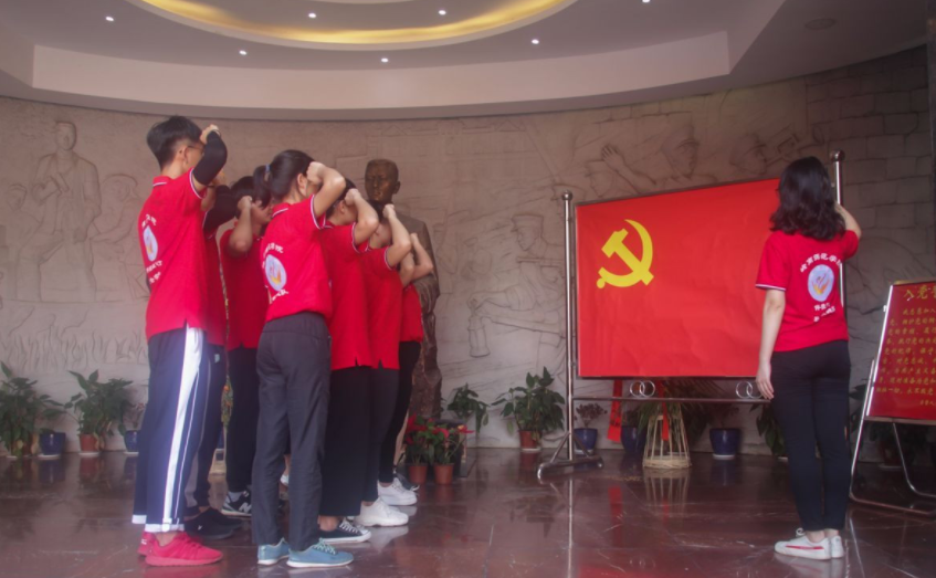 大学生入党好处多，决定权并不在辅导员手中，大一新生需提前了解