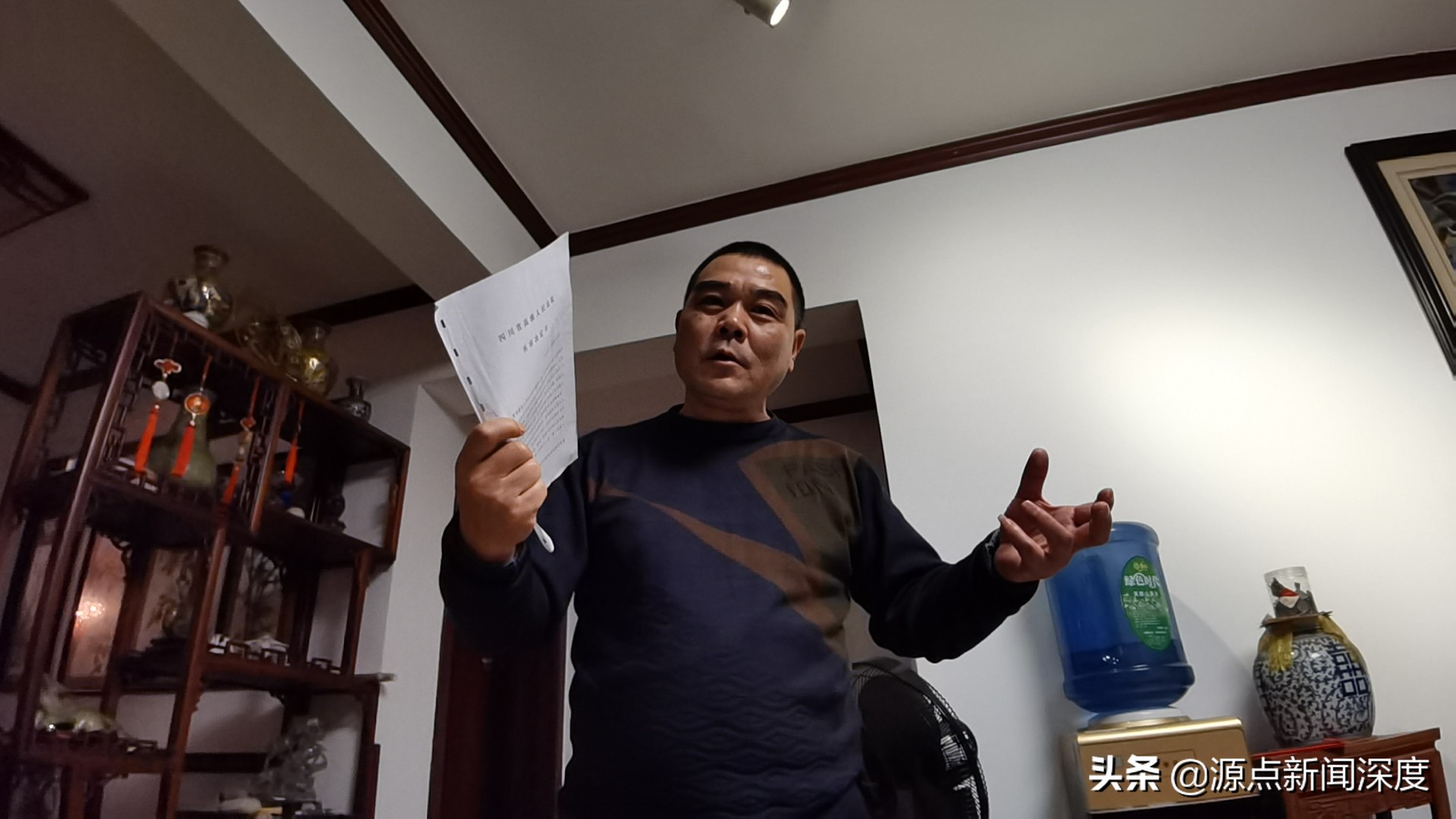 四川一公务员被指控诈骗罪遭判刑5年，出狱后改判无罪，申请2700余万元国家赔偿，已恢复公职想提前退休