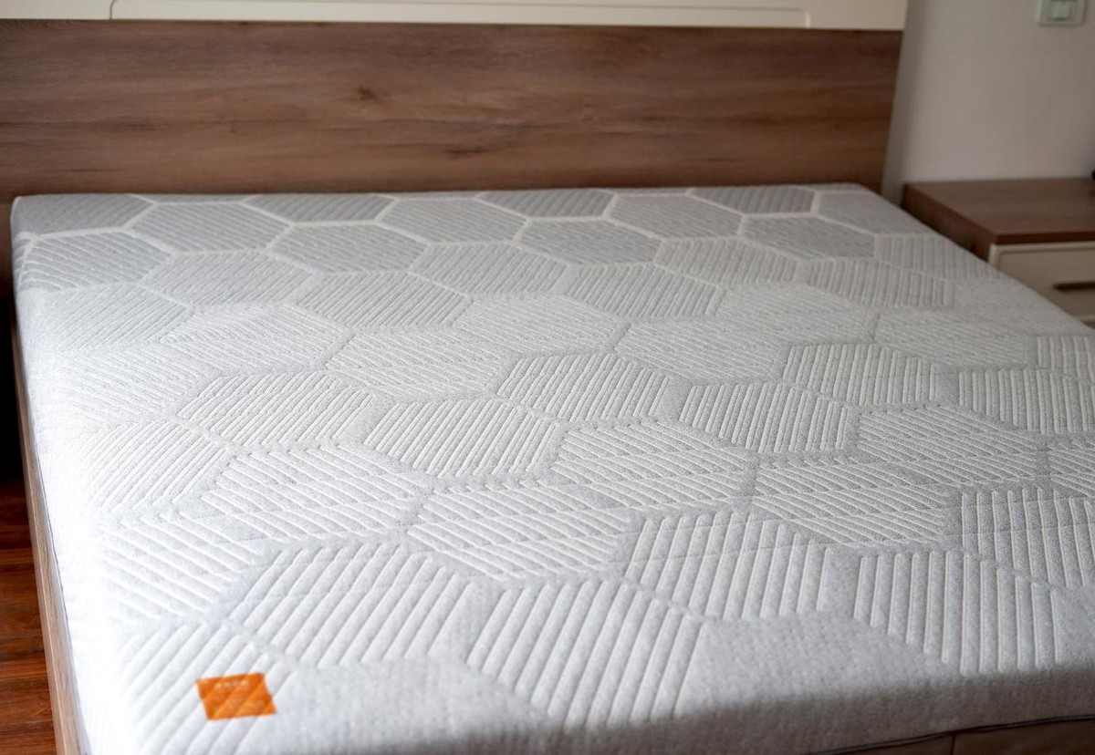 米粉亲自来验货 售价两千多的8H 金刚护脊乳胶床垫到底值不值