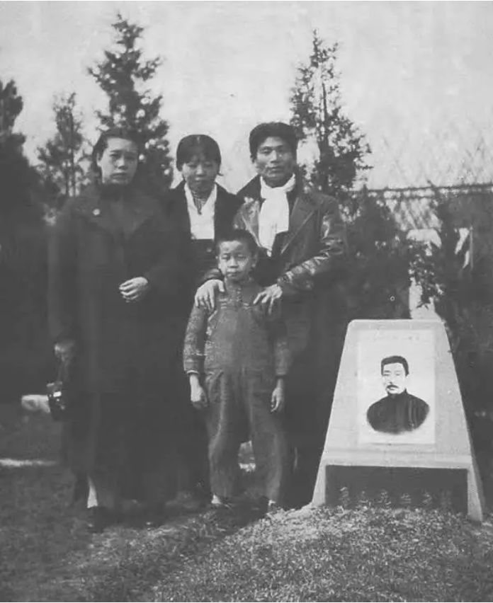 鲁迅爱徒萧红：2次怀孕被抛弃，与4个男人有纠缠，31岁悲惨离世