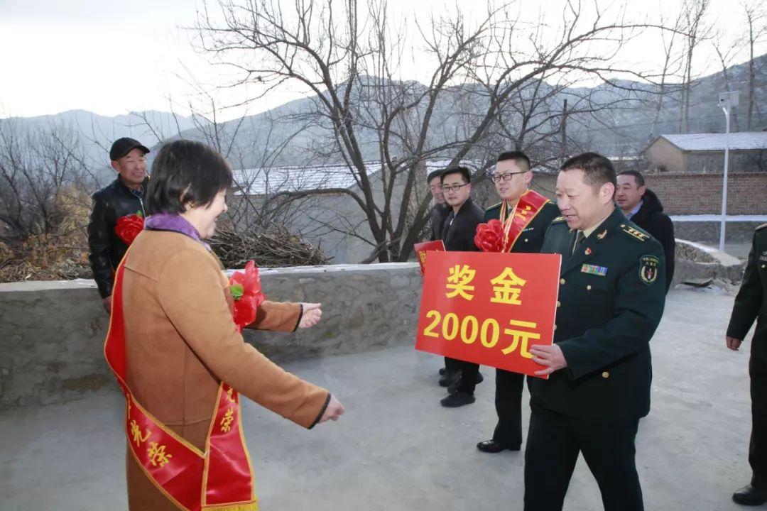 个人一等功待遇(这个政策好！现役荣立一等功，退伍后每月额外领2000元荣誉金)