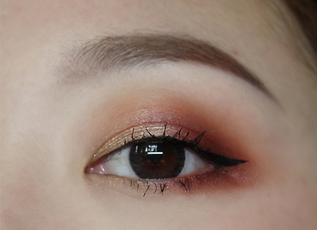 如何拥有漂亮的"大眼睛"?不靠p图靠化妆,教你4步轻松放大双眼