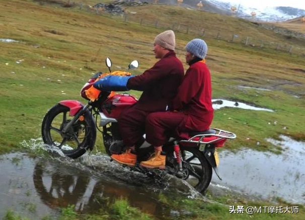 8千元上下，盘点4款实用型摩托车：主打通勤载物，油耗2.2升