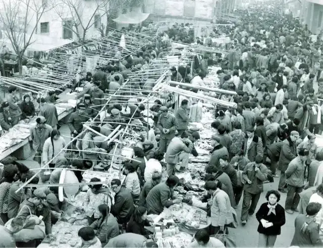 魔幻义乌的百年变迁：从破旧县城到造富之都