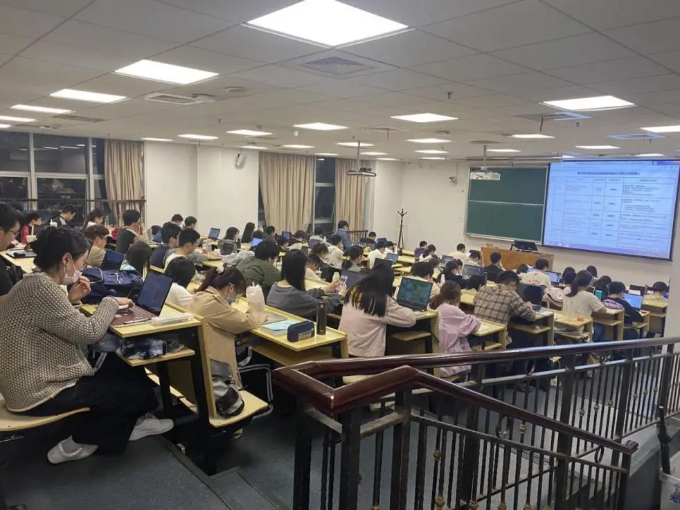 新视野大学英语1电子版（这门开课不满一年的复旦党史课）