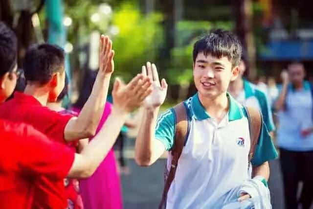 浙江一所“顶尖”高中，67人被清北录取，一本升学率为95%