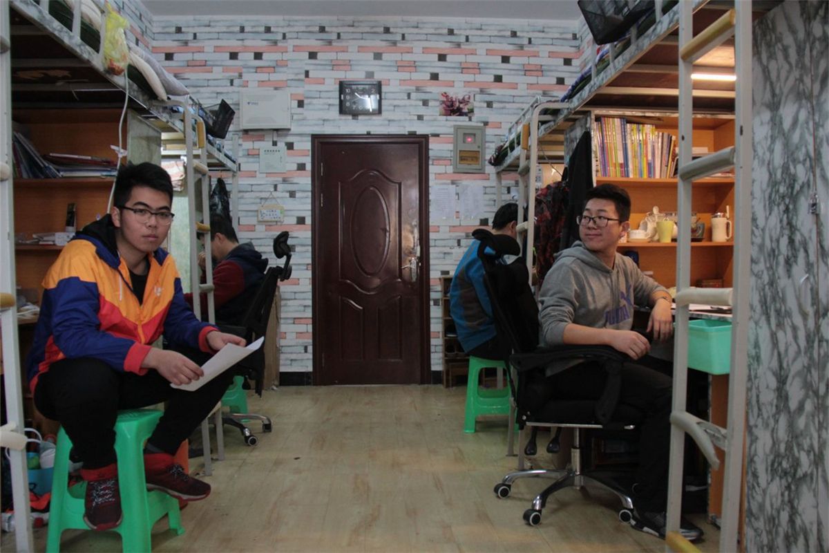 为什么大学宿舍11点就熄灯？3个原因是重点，学生表示能接受