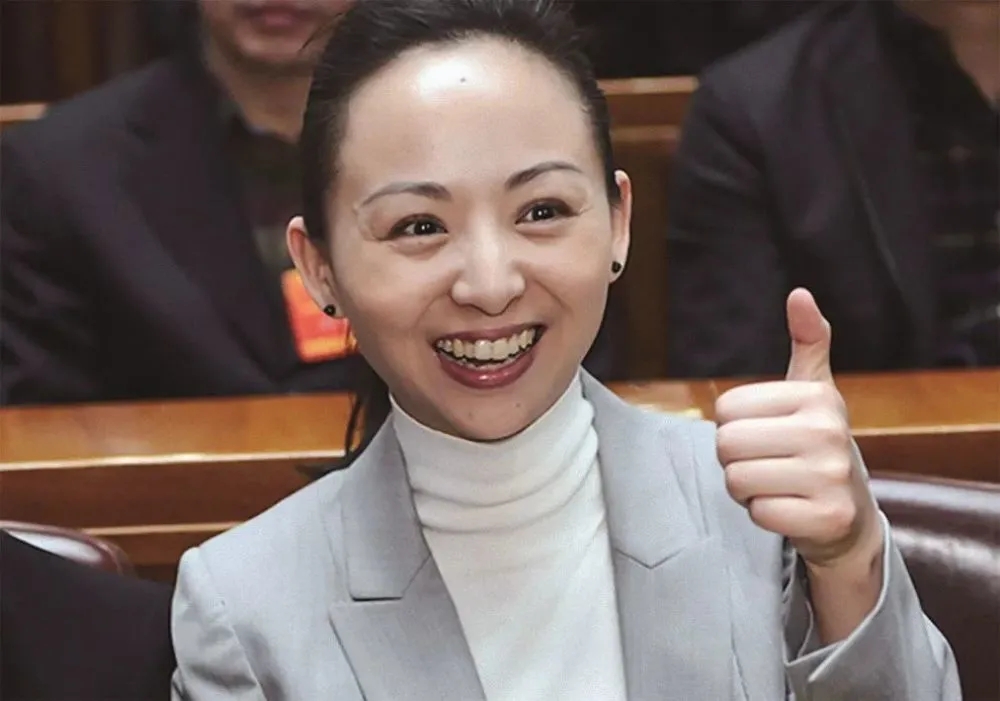 "千手观音"邰丽华:拒绝富商下嫁理工男,16年后依旧奋斗在一线