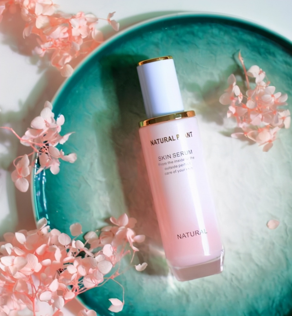 这些爽肤水美白补水口碑不错，让你的肌肤变得光滑细腻，富有弹性