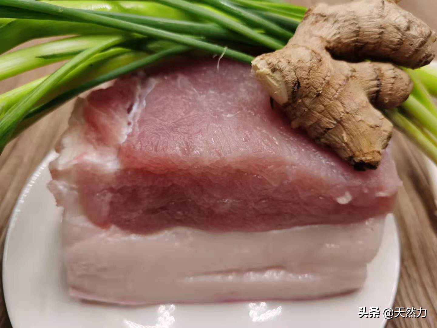 回鍋肉怎么做才好吃？來看看傳統的川菜做法，肥而不膩，真解饞