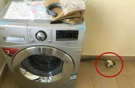 洗衣机排水管怎么放？直接插在地漏里？很容易天天溢水