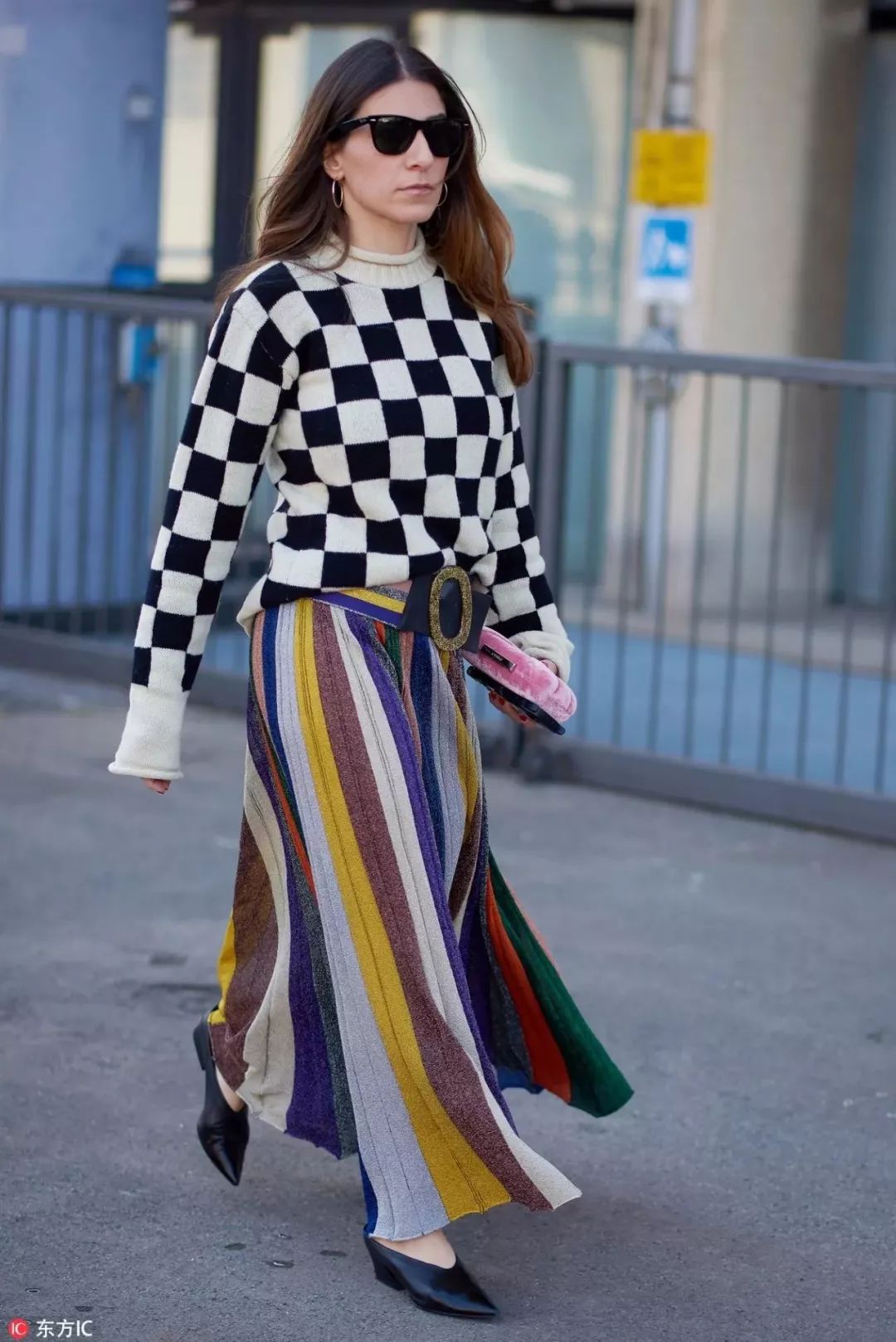 脚上魔术｜瘦脚又显高，奶奶鞋只穿V口的就好