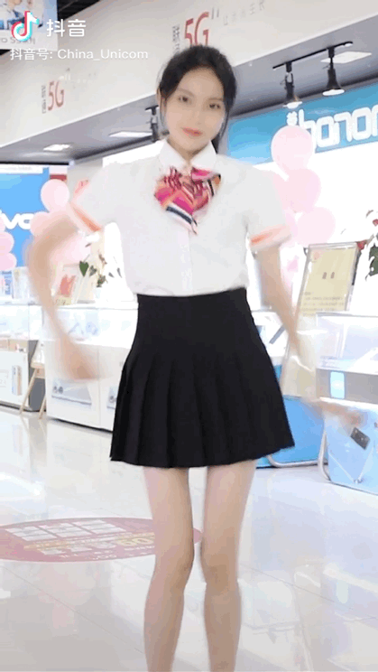 一周涨粉300万！美女+一切＝万能流量密码？