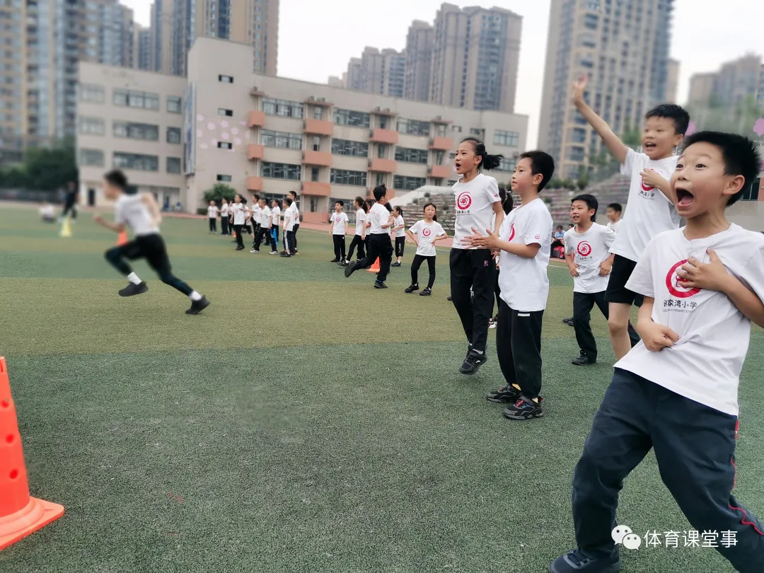 體育課例分享:快速跑—巧用標志桶