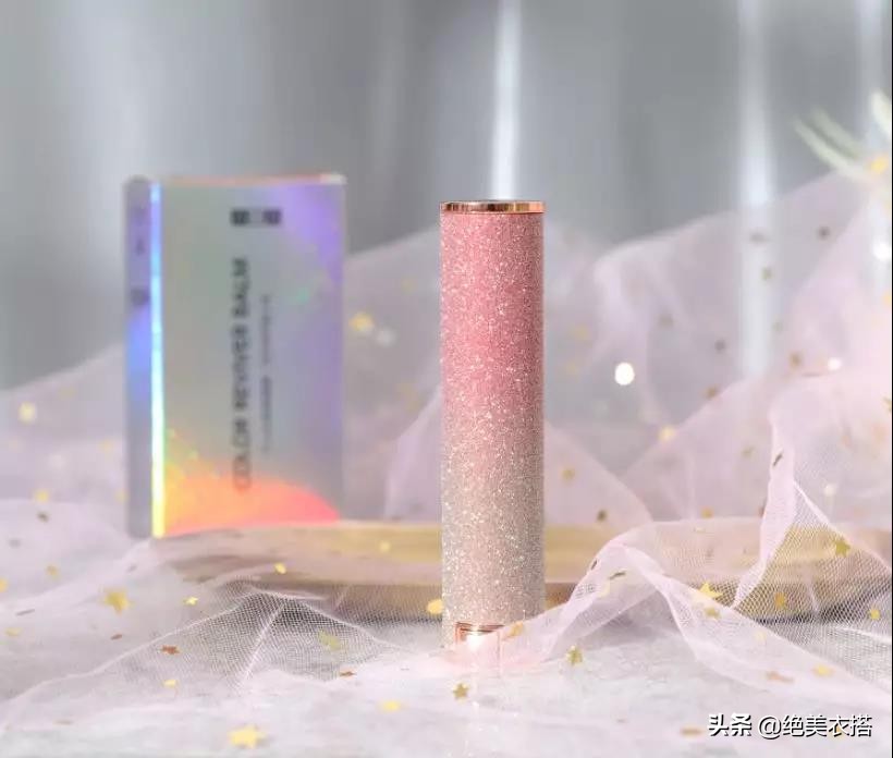 嘴唇干裂、唇纹明显？影响你颜值的小细节正在毁了你，这一招可解
