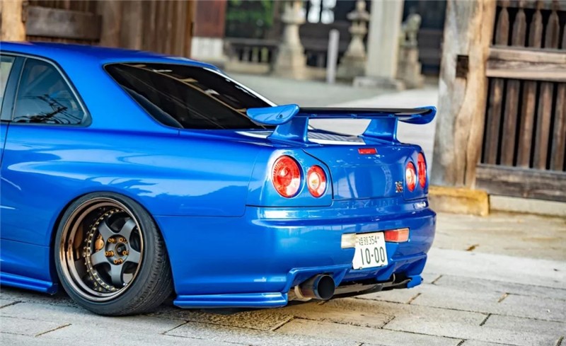一台我们可以“仔细打量改装”的日产战神GTR R34 !