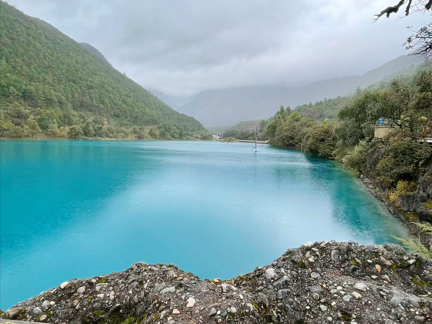 玉龙雪山山麓的蓝月谷，是蔚蓝天空送给丽江的永恒印记