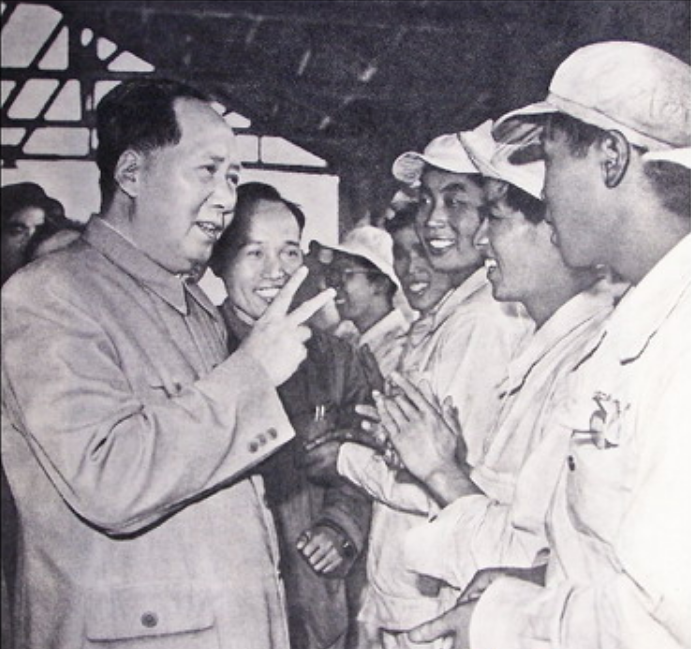 穷会计突然变富裕，被怀疑是贪污犯，他无奈承认：我是毛主席堂弟