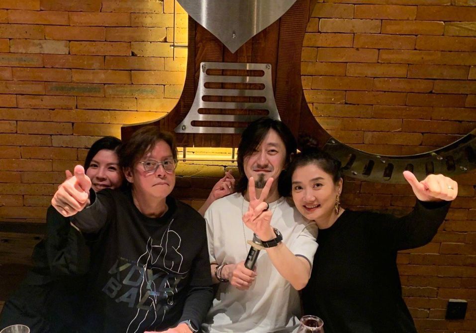 谭咏麟发文否认不实言论，对方继续放锤，晒开房照坐实睡粉传闻