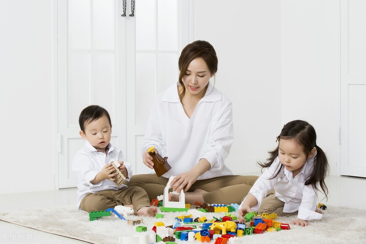 窗明几净，满屋浮动着琐碎的温情