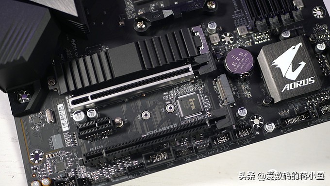 小鱼搞机技嘉B550M AORUS PRO评测