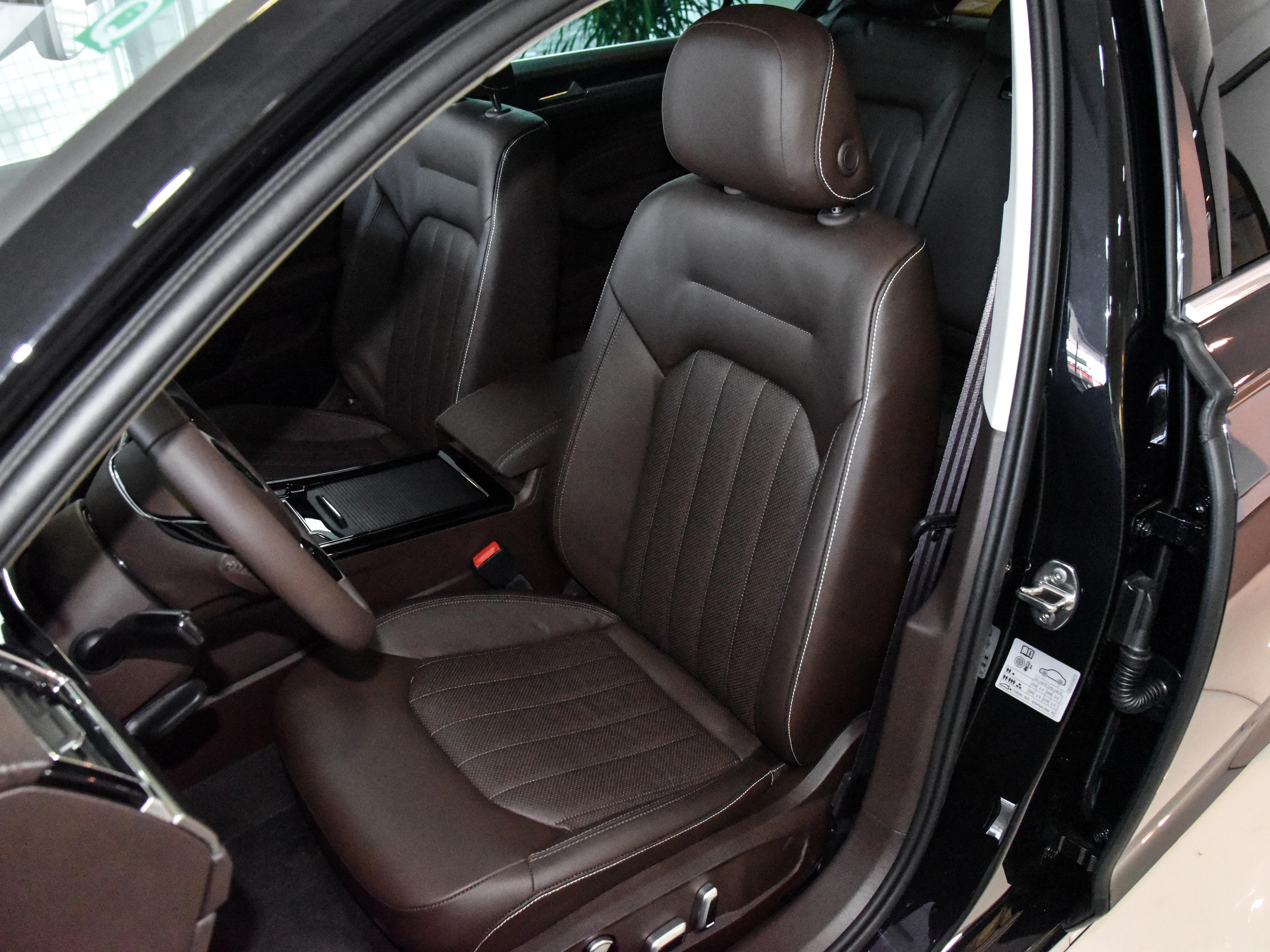 奥迪A6L的底子，配置够高价格更加实惠，带你看大众辉昂