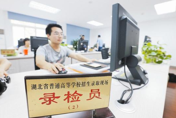 高考“落榜生”迎来好消息，今年依然可以上大学，补救方法很重要