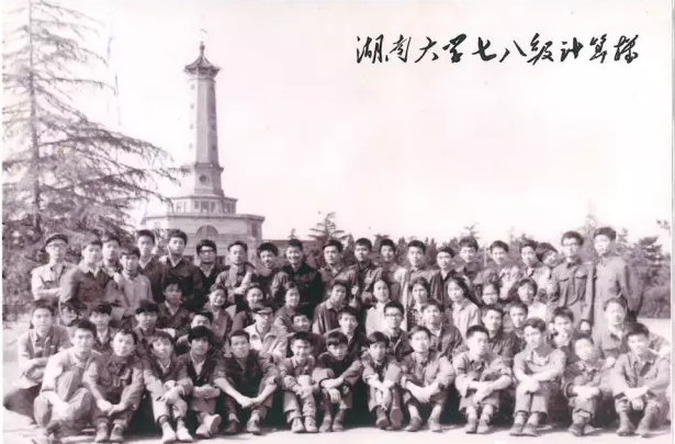 辞去央企职务，从炊事员到董事长，他登上胡润富豪榜，还在人民大会堂接受表彰！